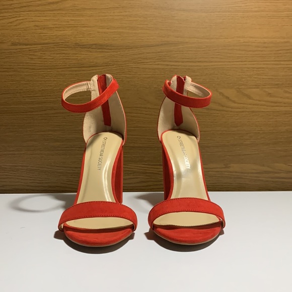 Sexy red heels good for a night out or to pull together a cute outfit - Picture 4 of 5